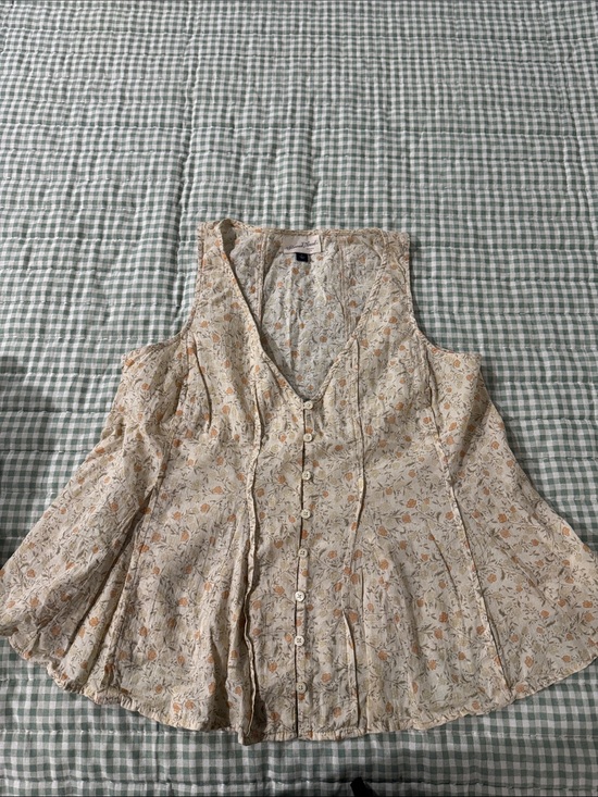 Universal Thread Tops - Universal Thread Cream Floral Button-Front Sleeveless Blouse